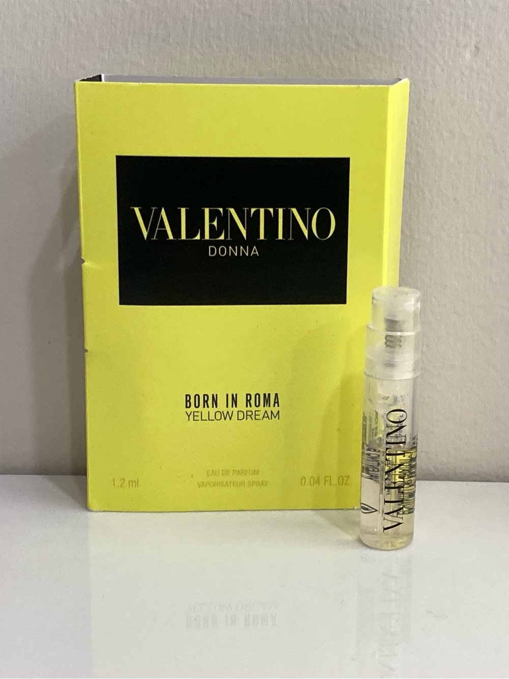 Valentino Donna Born in Roma Yellow Dream 1.2ml BNIB